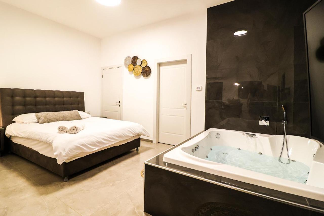 Morad Haharbel - Boutique Chalet